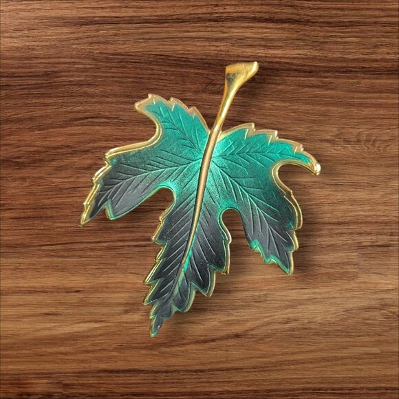 Vintage Maple Leaf Enamel Brooch Green  Gold tone Pin  Retro Jewelry - Picture 2 of 7